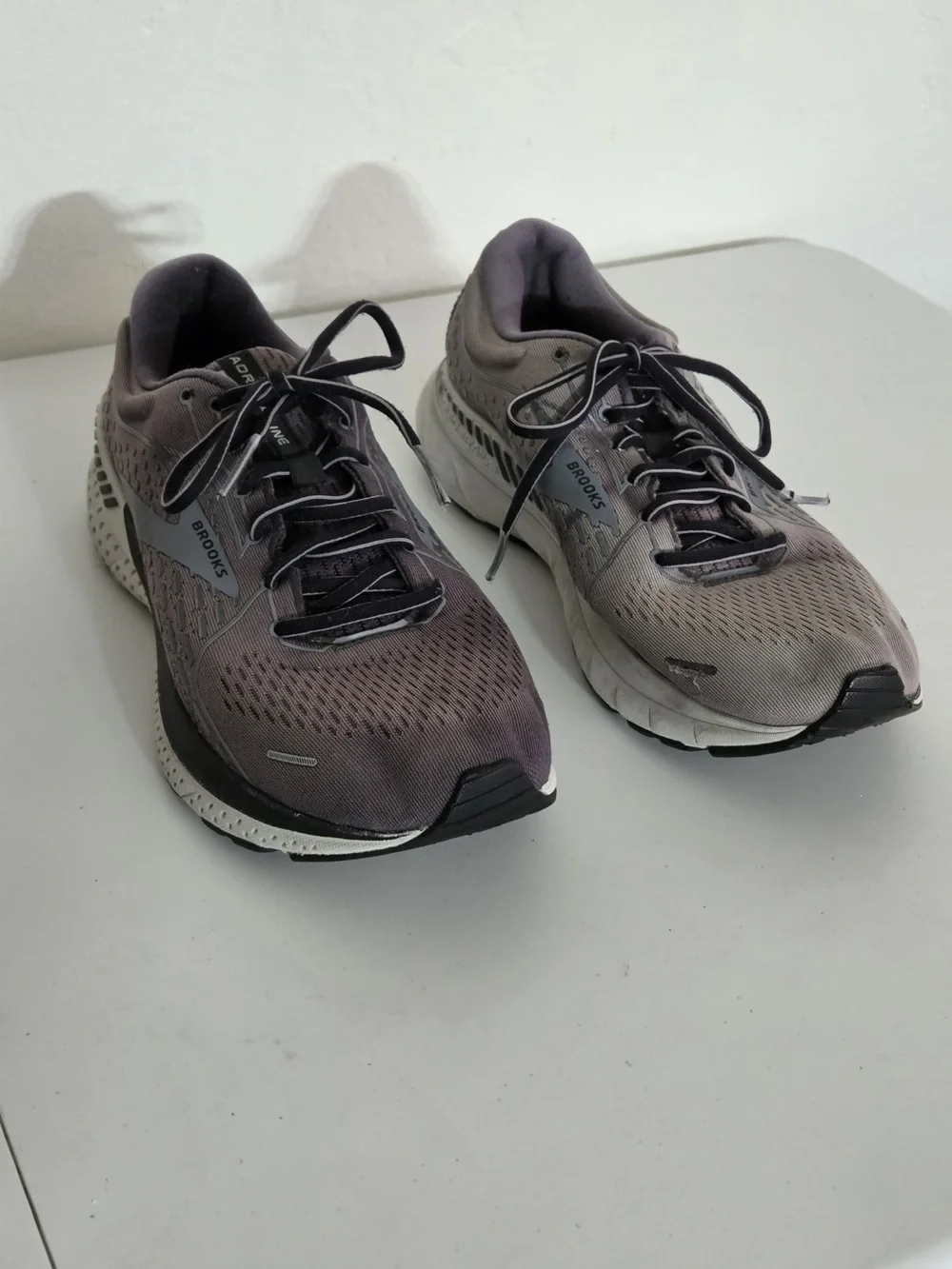 Brooks Men’s Adrenaline 21 GTS Running Shoes Gray Purple Size 11 Worn